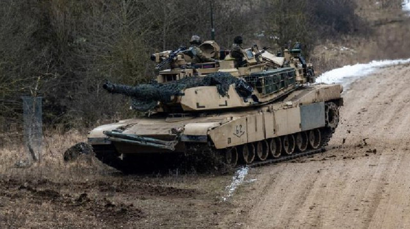 Forbes: Украинадағы Abrams танктері FPV дрондарынан қосымша қорғанысты қажет етеді