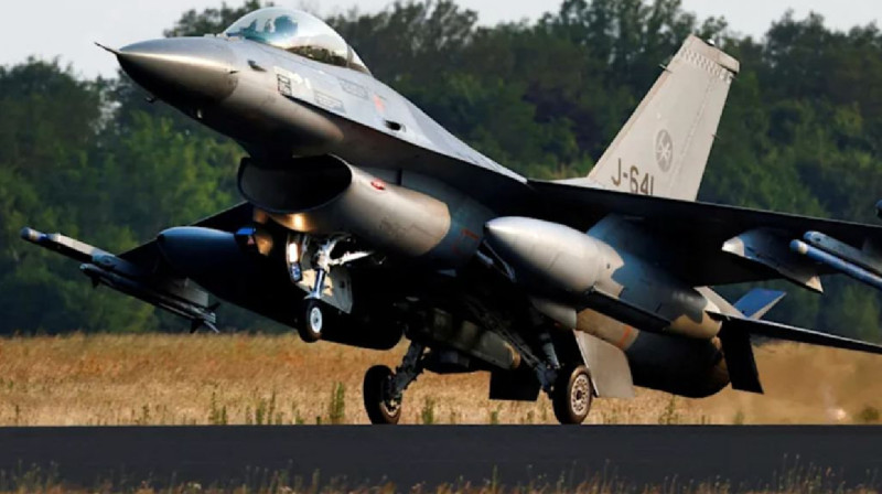 Даниядан Украинаға F-16 жеткізу алты айға кешіктірілді