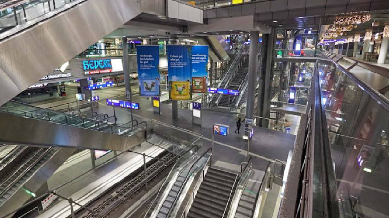 Германияда фермерлер көлік дағдарысын ушықтырып, пойыз машинистерінің ереуілі басталды