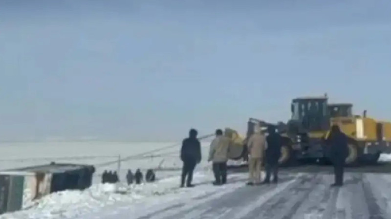 Абай облысында автобус апатқа ұшырады