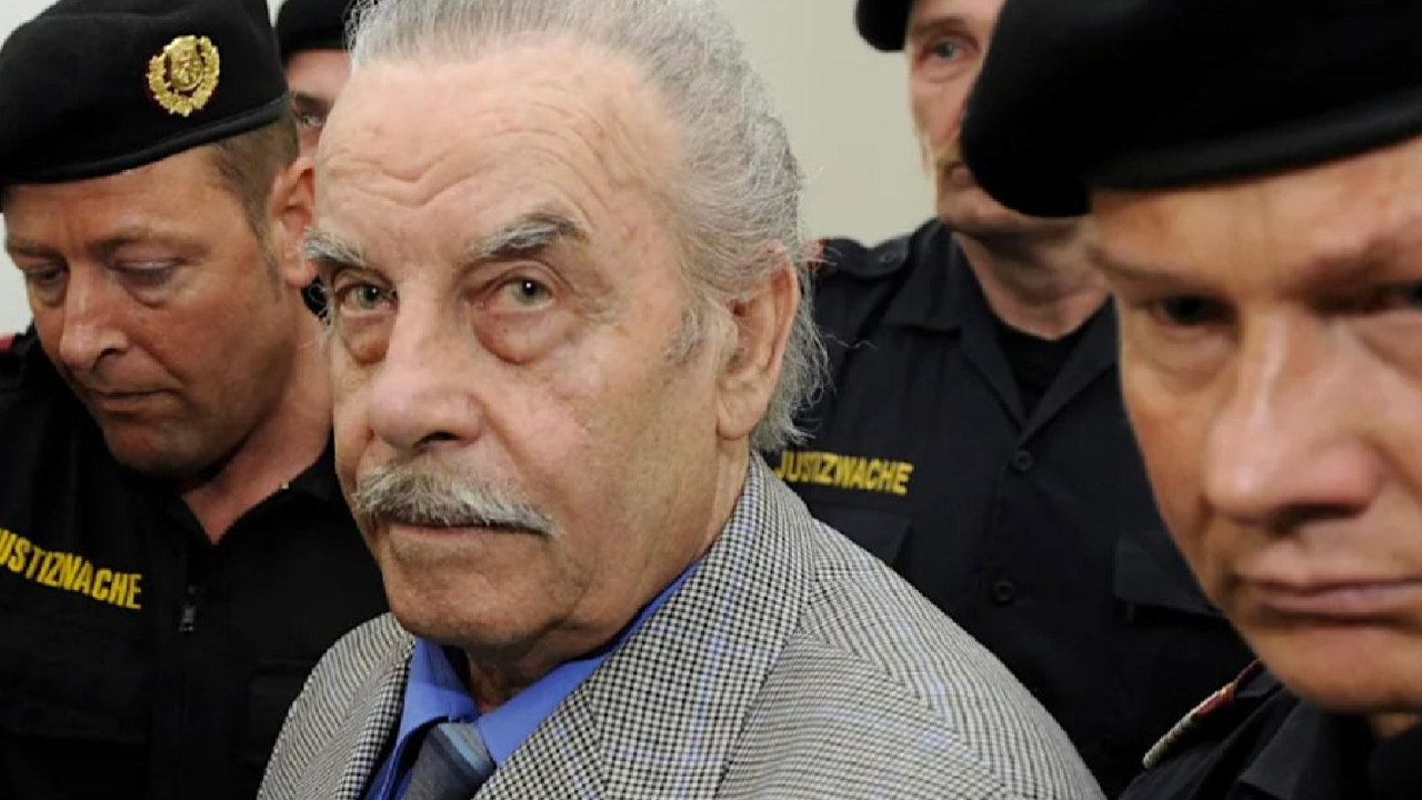 Әпкесі інісін қорлаған порно видео