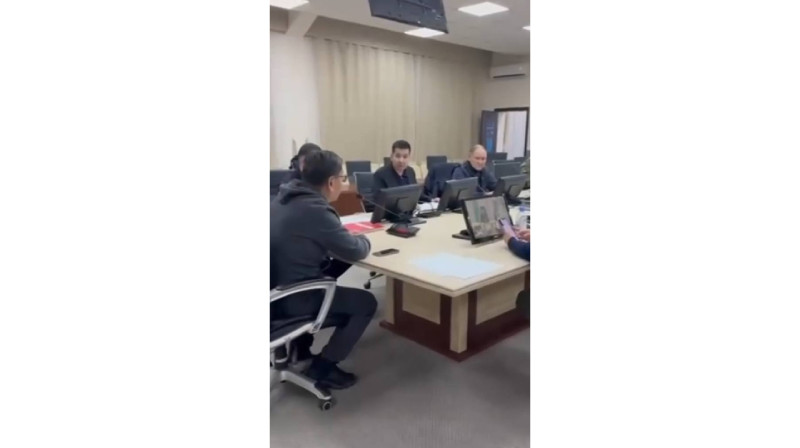 Алматы әкімі Досаев жедел штабтың шұғыл отырысын өткізуде