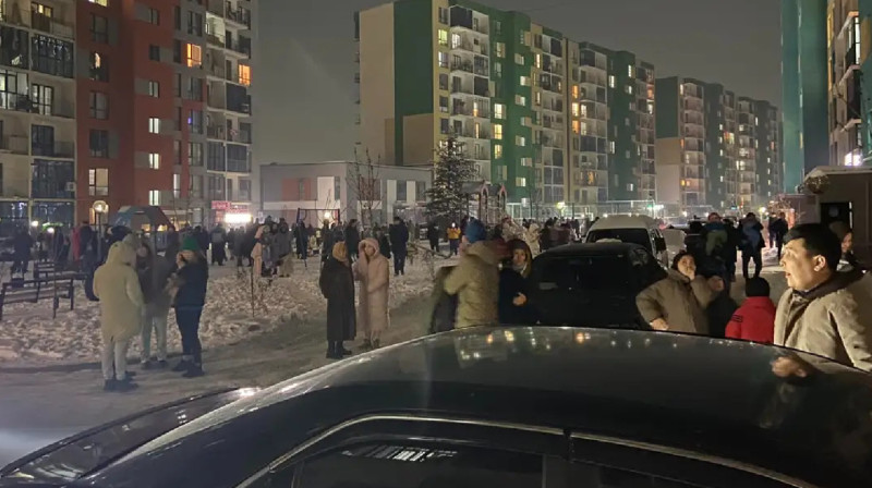 Халық үрейленіп аулаға шығып кетті - Алматыда 4 балдық жер сілкінісі сезілді