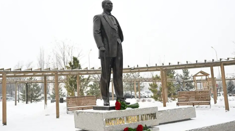 Алматыда Мұстафа Кемал Ататүрікке ескерткіш қойылды