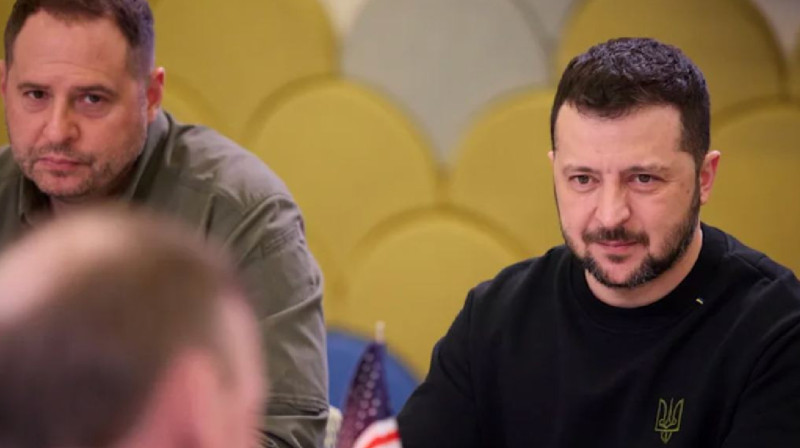 Зеленский Залужныйды жұмыстан шығармақ болды, бірақ ...