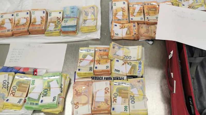 Мюнхен әуежайында шабадандағы 1,4 миллион еуро тәркіленді