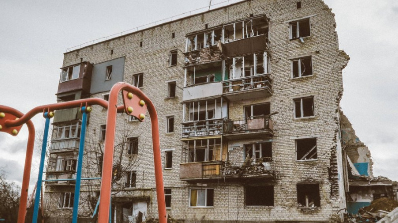 Ресей әскерлері Харьков облысында қонақүйді атқылап, екі айлық сәби мерт болды