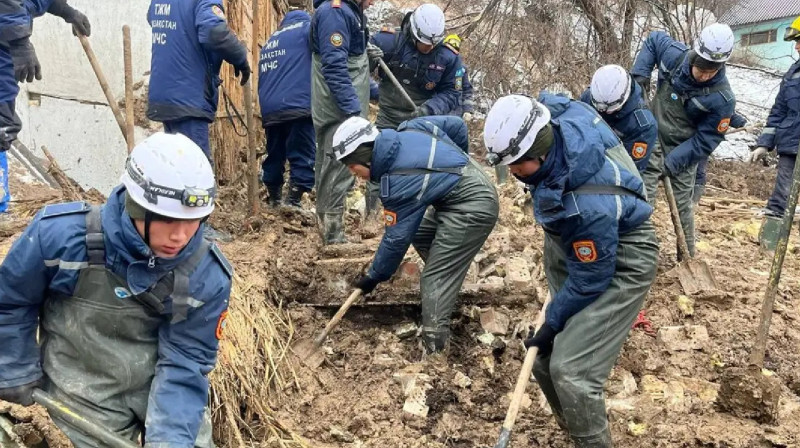 Алматыдағы лай көшкінінен қаза тапқандарды жерлеуге әкімдік көмектеседі