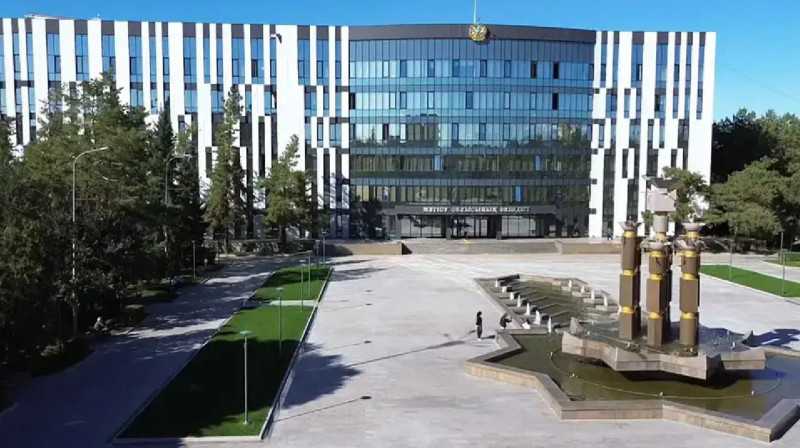 Талдықорғандағы Назарбаев ескерткішінің тұғыры алынып тасталды
