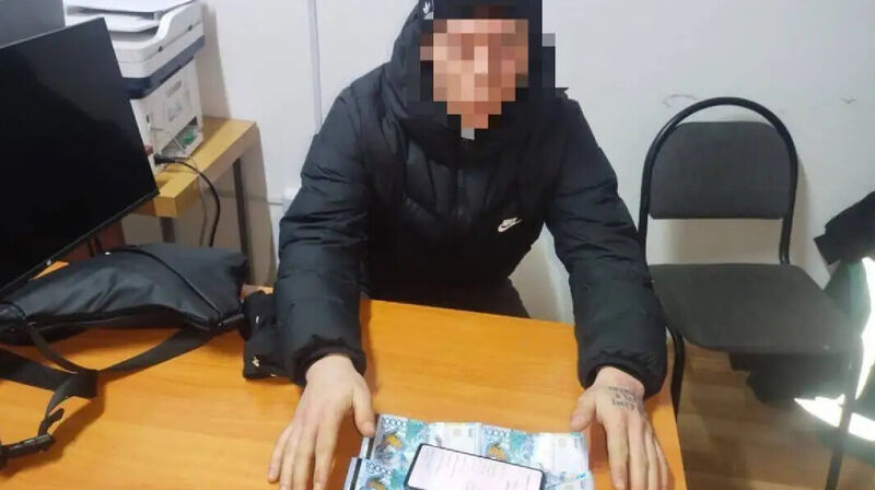 Жалған полицейлер ер адамның 925 мың теңгесін шешіп алған