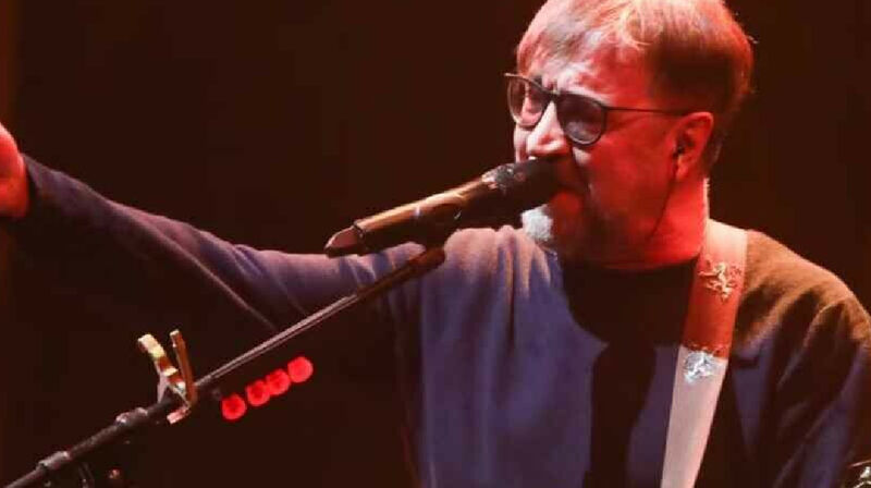 Юрий Шевчук Астанадағы концертінде Навальныйға «Бостандық» әнін арнады