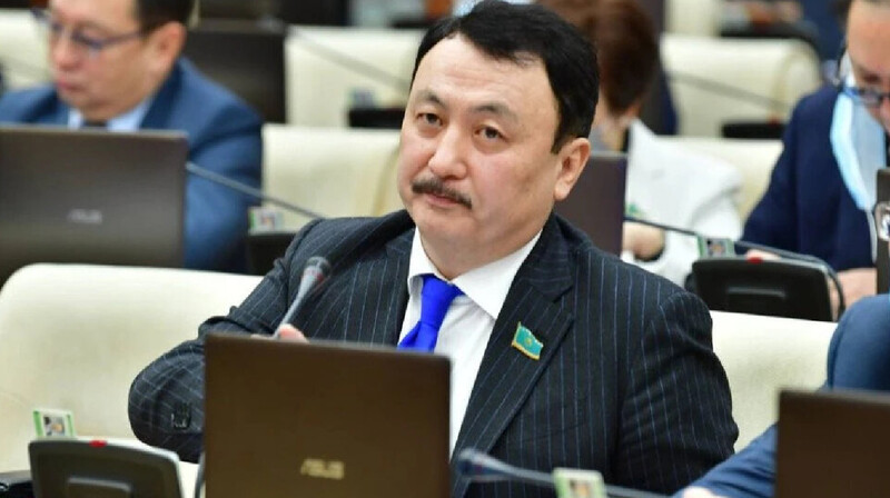 Депутат: Бұрын «әкем біледі» дейтін, қазір «анам шешеді» дейтін болды
