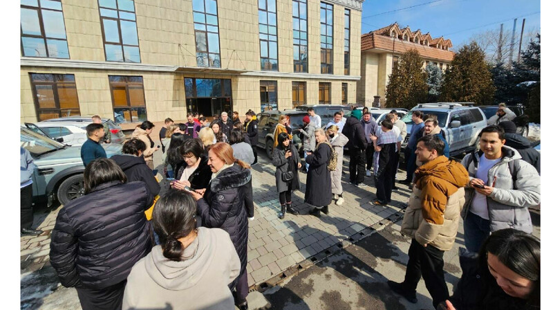 Сейсмолог алматылықтарға кешкі 16:00-ге дейін үйге қайтпай, арнайы пунктте қалуды ұсынды