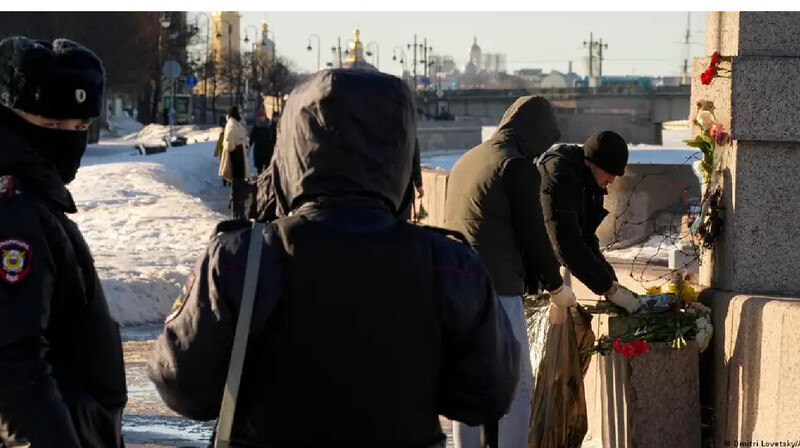 Мәскеуде Навальныйды еске алу акциясына қатысқандарды тұтқындап жатыр