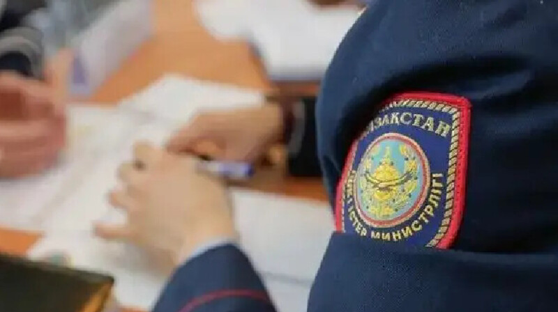Полициядан «кек алған» Петропавл тұрғыны 15 тәулікке қамалды