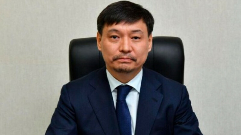 200 мың доллар пара сұраған шенеунік сотта жылады