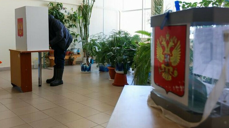Ресей: Сайлау жәшіктері бүлінуде, ОСК кінәлілерді соттаймыз деп жатыр