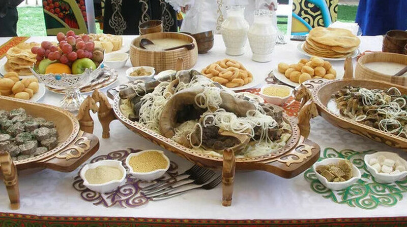 Мейрамда тамақтан уланбаудың амалдары