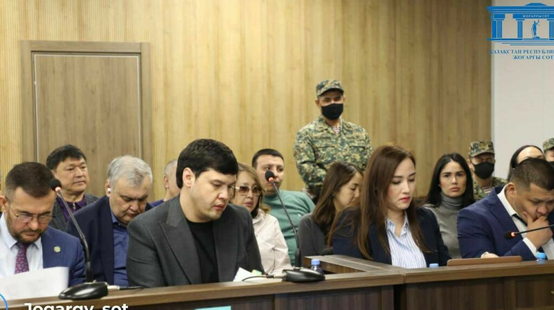 Нүкенованың анасы сот залынан шығып кетті: Прокурор марқұмның дене жарақаттарын атады