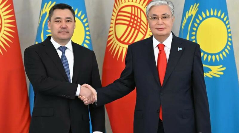 Қасым-Жомарт Тоқаев пен Садыр Жапаров шағын құрамда келіссөз жүргізді
