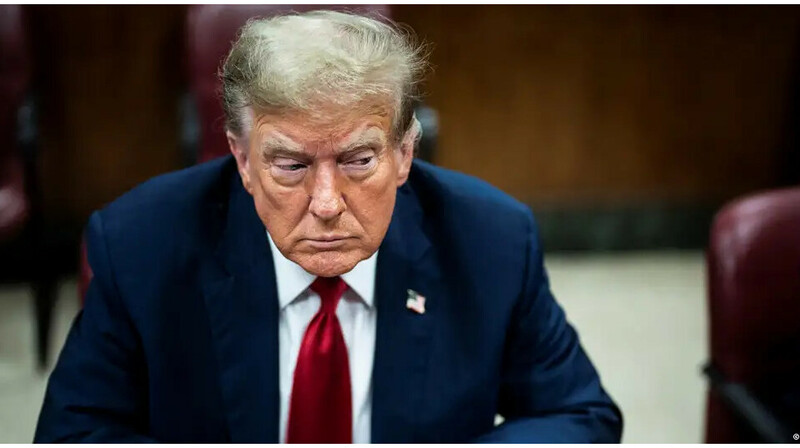 Трамптың соты өтіп жатқан ғимараттың алдында ер адам өзін өртеп жіберді