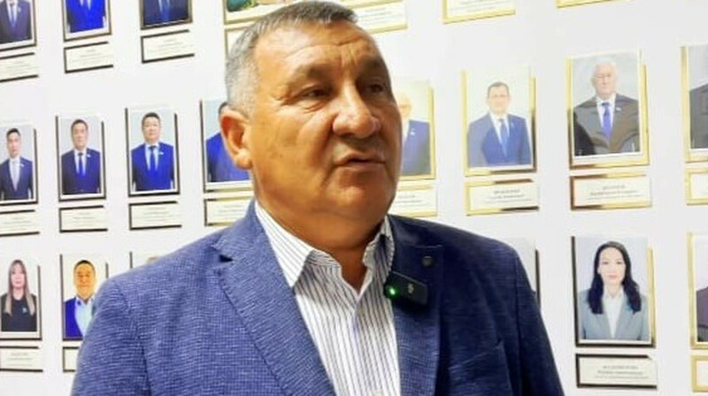 Депутат зардап шеккен 10 отбасыға үй тарту етпек
