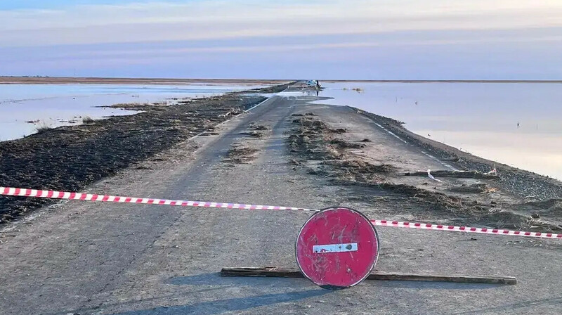 Су тасқыны: 4 жолды су басып, 8 жолда қозғалыс шектелді