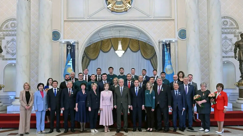 Президент бірқатар отандасымызды арнайы төсбелгімен марапаттады