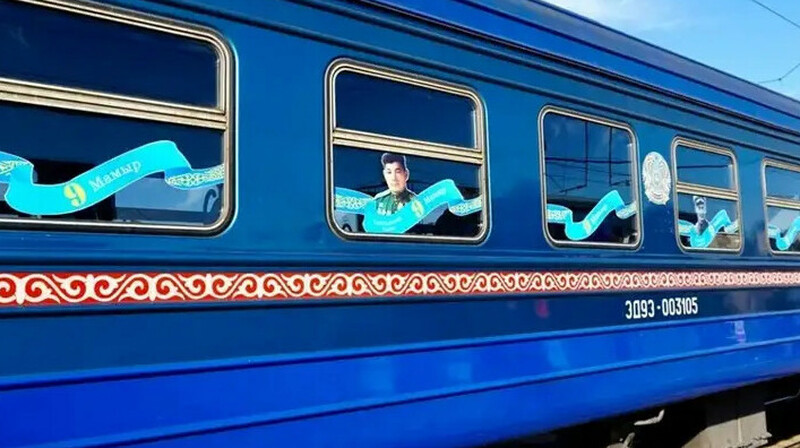 Батырлардың суреттерімен безендірілген пойыз Астанадан жолға шықты