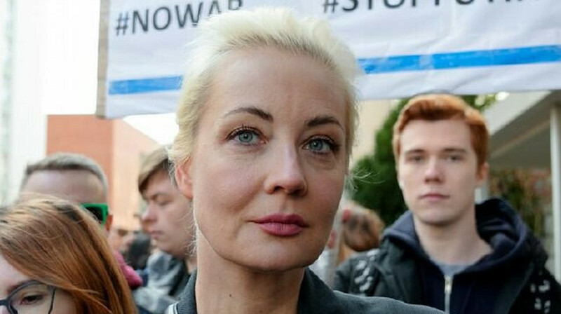 Навальная Дрезден сыйлығының ақшасын Чанышева мен Фадеева отбасына береді.