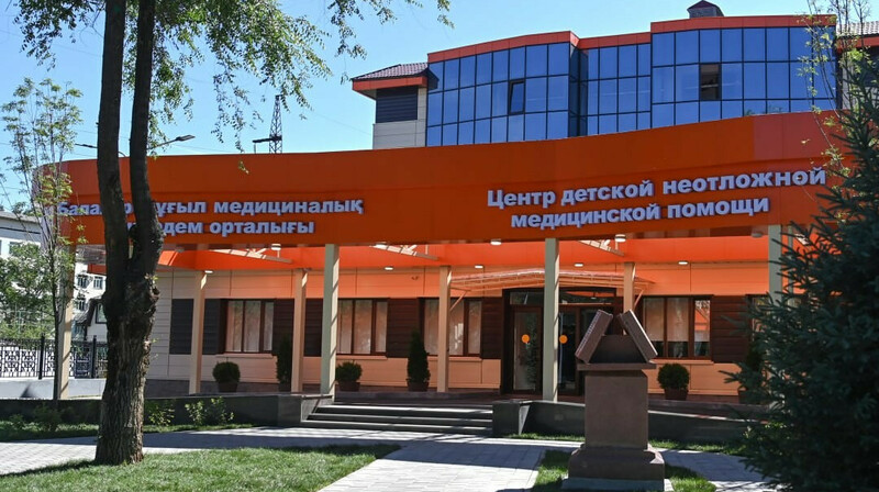 Президент балалар шұғыл медициналық жәрдем орталығына тарту жасады