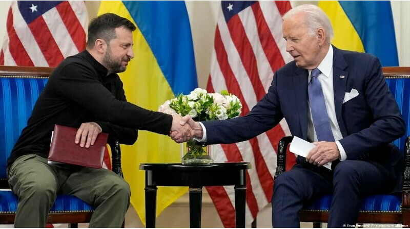 Байден Зеленскийден кешірім сұрап, $225 миллион  көмек жариялады