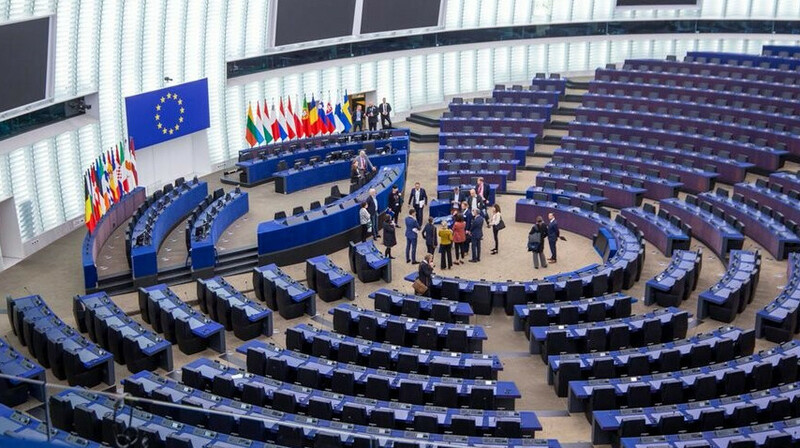 Еуропарламент сайлауы: құқықтар рейтингі өсті, еуропалық лагерь алда келеді