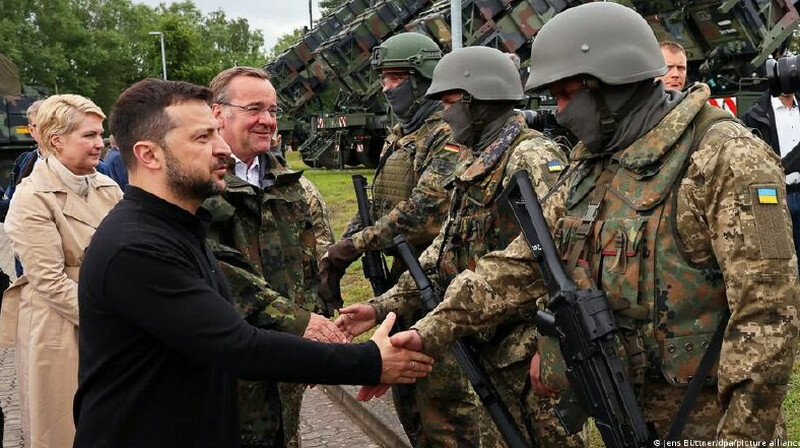 Германияның қорғаныс министрі Зеленскийге уәде берді