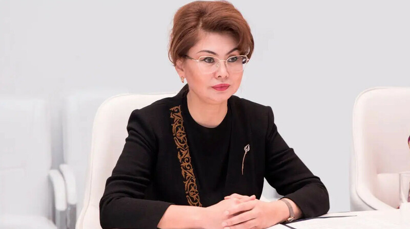 Аида Балаева киіз үйде жартылай жалаңаш билегендерге пікір білдірді