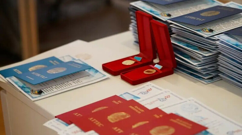 Орта білім туралы аттестаттарды цифрландыру 2027 жылға дейін аяқталады