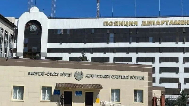 БҚО: Полиция қызметкері абайсызда өзін атып жараланды