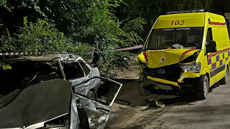 Оралда жедел жәрдем көлікке соқтығысып, бір адам мерт болды