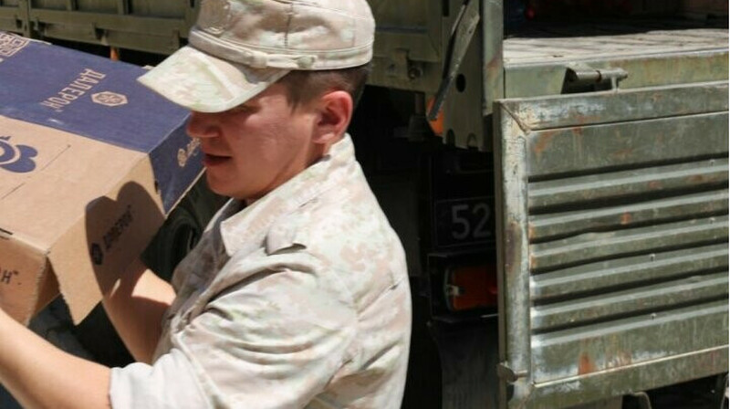 Тәжікстан ресейлік әскерилерден 2 тоннадан астам гуманитарлық көмек алды