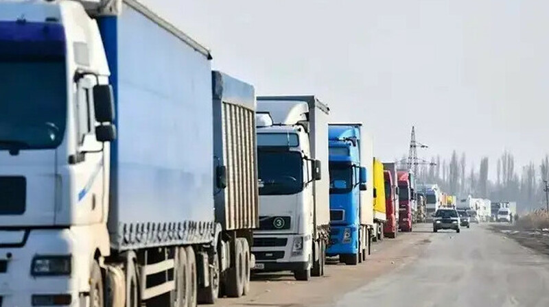 Ресеймен шекарада жүк көліктерінің кептелісі туындады