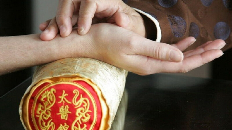 Өзбекстан: Халық емімен айналысқандар айыппұл арқалайды