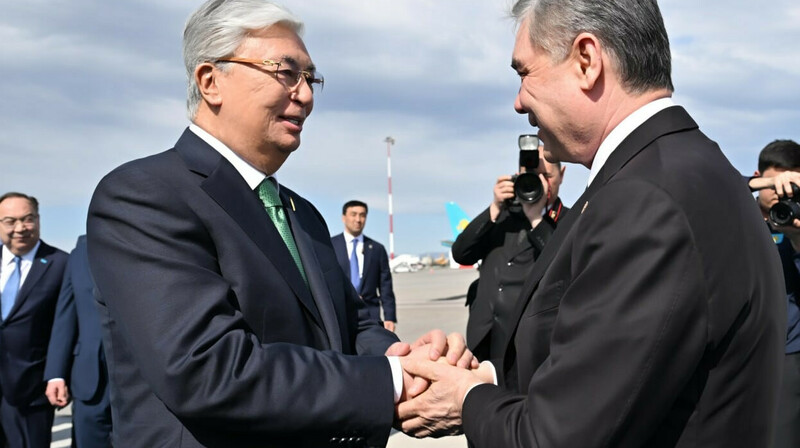 Гурбангулы Бердімұхамедов Қазақстанға келді