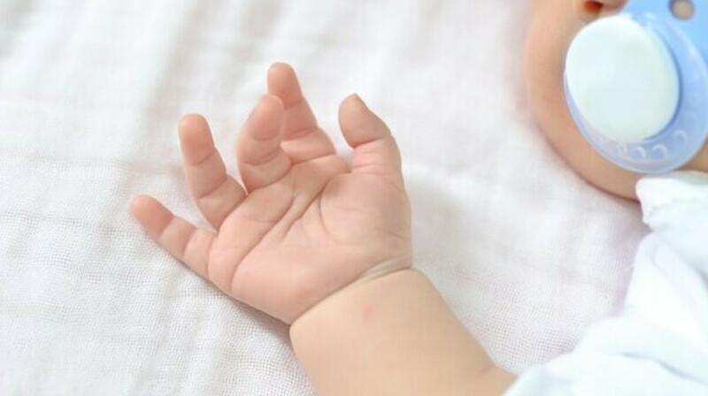 Пойыз терезесінен нәрестесін лақтырып жіберген әйел туралы тың дерек шықты