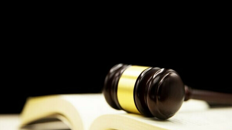 Ағайындылар полицейді ұрғаны үшін сотталып кетті