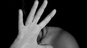 Экс-министр әйелінің қолы мен аяғын балтамен шапты