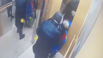 Астанада лифтте 5 жастағы баланың бетін пышақпен тілгілеген жігітке үкім шықты