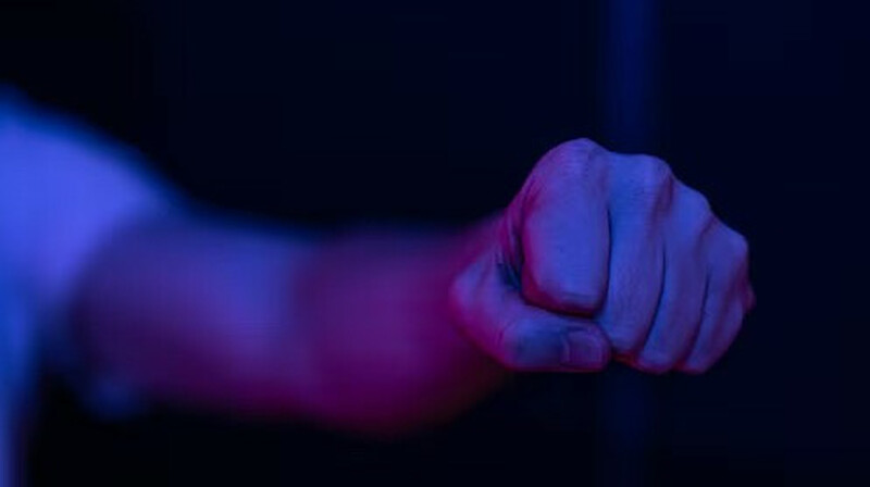 Петропавлда бес қыз 14 жастағы құрбысын сабап кетті