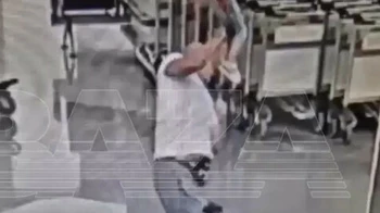Әуежайда ер адам 2 жастағы баланы лақтырып жіберіп, жансақтау бөліміне түсірді