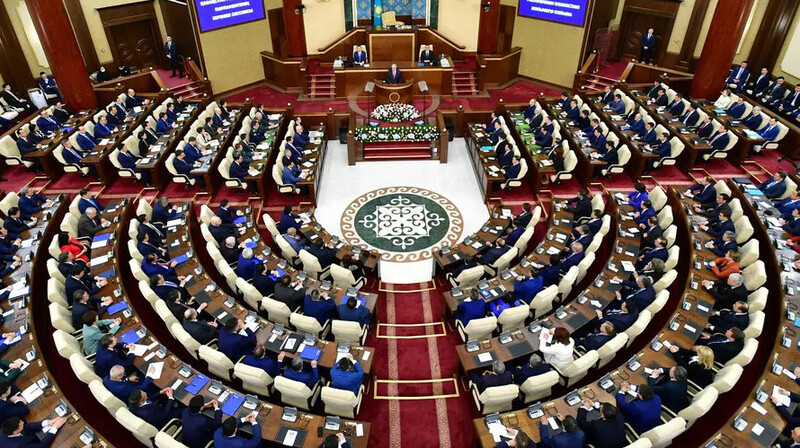 Парламент депутаттары каникулға кетті