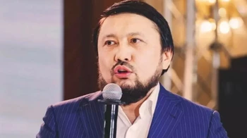 “Нұр ағаның батасы ерекше қуантты”: Мұхаммеджан Тазабекті туған күнінде кімдер құттықтады?